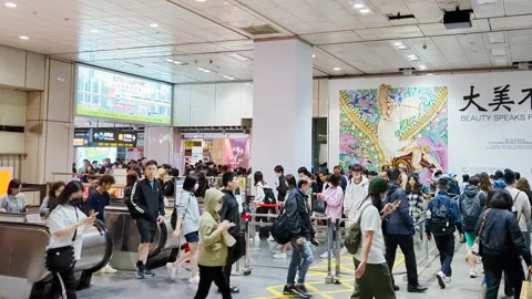 Pan shot of commuters walking inside MRT station Video stock 291774242