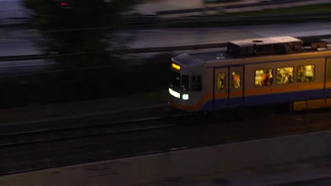 Pan shot evening metro 動画素材 138535540
