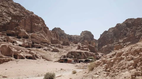 A pan shot in front of the Royal Tombs in Petra 動画素材 61200232
