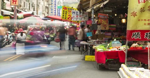 Pan shot, time lapse of Chinese street market in Taiwan - 4K UHD 動画素材 48428854