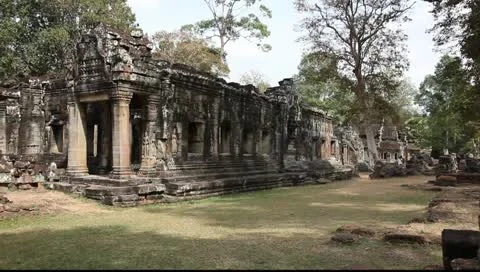 Pan of side of Banteay Kdei Video stock 10756312