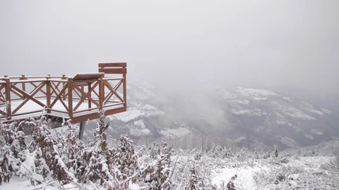 Pan of Snow Covered Viewpoint Overlooking the Small Town of Bajina Basta, Serbia Vídeo Stock 90161499