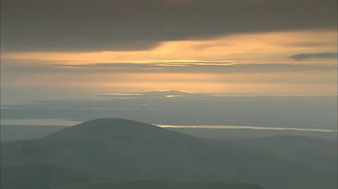 Pan of a sunset over the hills Stock-Footage 37172457