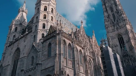 Pan, tilt up view of St. Stephan's Cathedral (Stephansdom) in Vienna, Austria Video stock 73511525