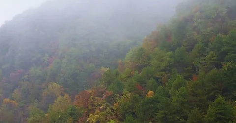 Pan of time lapse of clouds crossing over tayun mountains in autumn 動画素材 69184107