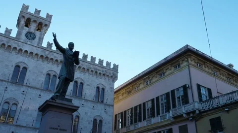 Pan of town square in Italy Stock Footage 84150693