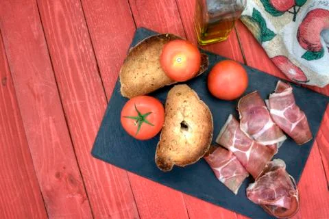 Pan tumaca overhead left Stock Photos
