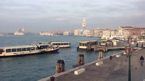 Pan to Venice esplanade Video stock 61344603