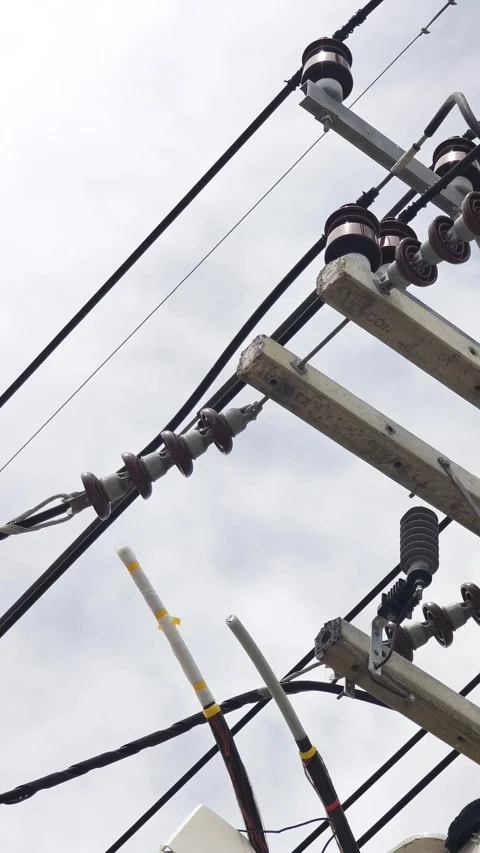 Pan up video of fully spaced cable termination process on a high voltage. 스톡 동영상 340278085