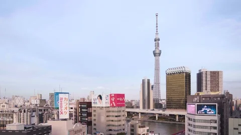 Pan video of  Tokyo Skytree tower and Asahi Beer Headquarter Building Vídeo Stock 130103843