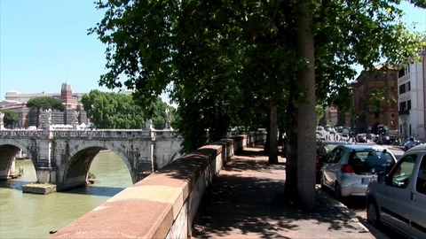 A pan view of the bridge of Castle Sant Angelo 스톡 동영상 101962345