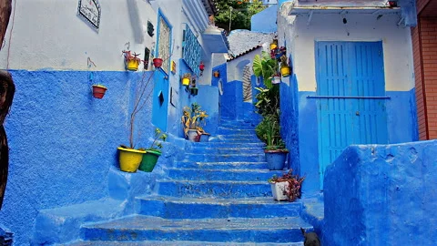 Pan view of empty blue steps in side street, Chefchaouen, Morocco Video stock 311808033