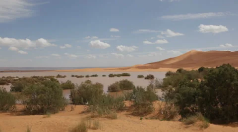 Pan view of Erg Chebbi lake; Erg Chebbi desert, Maroc Stock Footage 34446697
