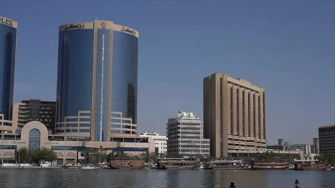 Pan view over Old Dubai Deira area Vídeo Stock 145249174