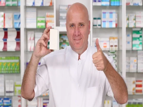 Pan View Pharmacist Image Smiling Friendly Recommend Pills Make Thumbs Up Sign 스톡 동영상 83682644