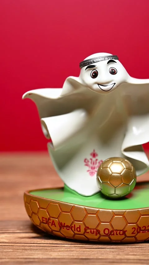 Pan view Qatar World Cup 2022 official mascot La'eeb on red background Stock Footage 224449364