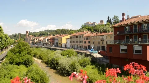 Pan View on the town of Dogliani, Langhe, Italy Видео 93557776