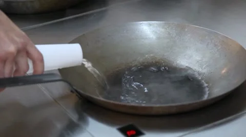 Pan with water 库存影片 8549956