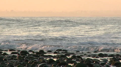 Pan of a wave breaking at Surfers Point in Ventura, California. 库存影片 1034070