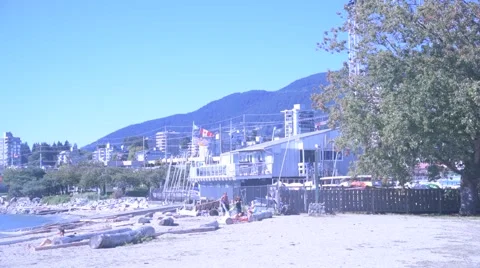 A pan of the West Vancouver beachfront 스톡 동영상 67462679