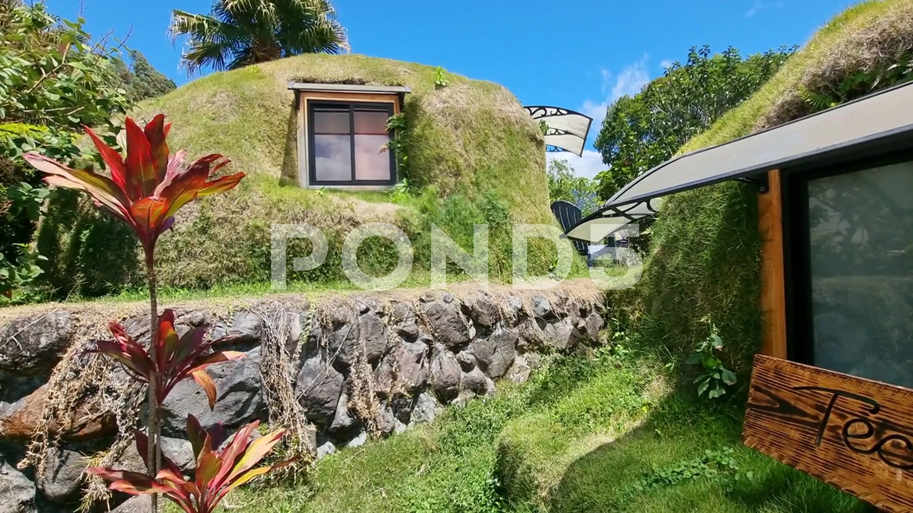 Panama, Boquete, houses covered with grass at Bambuda Castle