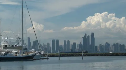 Panama City: Giant thunderclouds tower above skyline Video stock 11861444