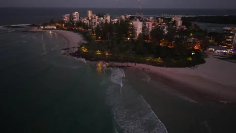 PANAROMIC VIEW IN COOLANGATTA - SUNSET 스톡 동영상 325957080