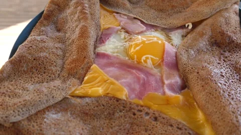 A pancake filled with bacon, cheese, and egg is a delicious dish at a restau 库存影片 334064408