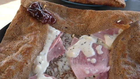 A pancake filled with bacon, cheese, and egg is a delicious dish at a restau 库存影片 334064420