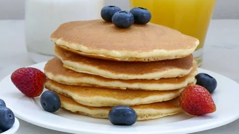 Pancake with Fresh Berry Video stock 83877371