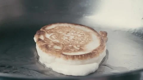 Pancake fried in a pan Video stock 131154362