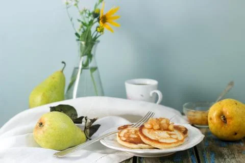 Pancake with pear compote, breakfast. Rustic style, selective focus. Foto stock