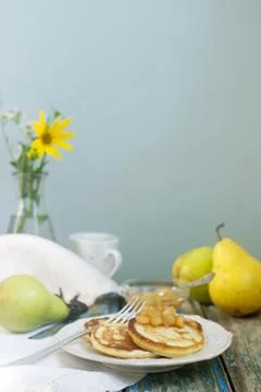 Pancake with pear compote, breakfast. Rustic style, selective focus. Foto stock