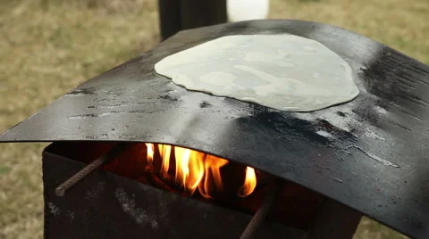 Pancakes cooked on the stove Vídeo Stock 61574909