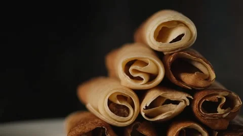 Pancakes in the form of envelopes Vidéo 169181845