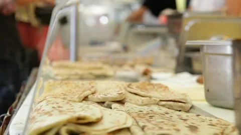Pancakes at the market Video stock 12553766