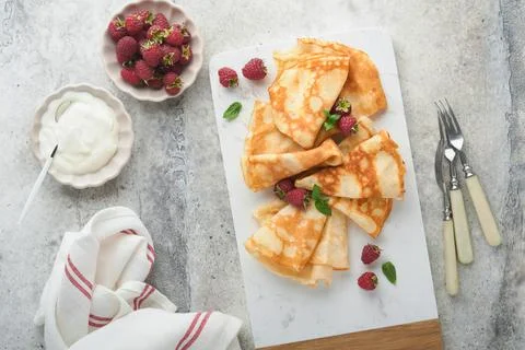 Pancakes. Stack of crepes or thin pancakes with berries, with raspberries and 스톡 사진