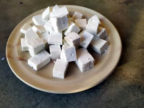 Paneer slice put in a plate with stone background Foto stock