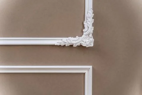 The panel is a plaster frame with patterned corners on the wall of the room.  Stockfoto's