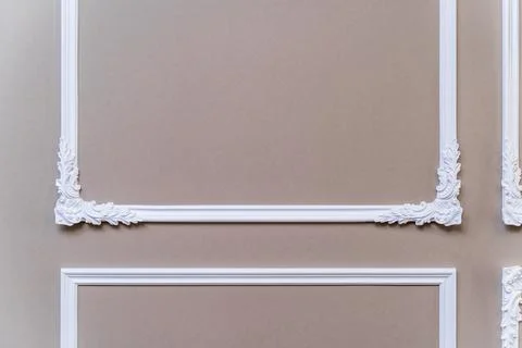 The panel is a plaster frame with patterned corners on the wall of the room.  Stockfoto's