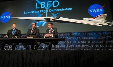 Panelists Peter Iosifidis, program manager, Low-Boom Flight Demonstrator, L.. Foto stock