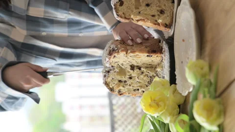 Panettone. Traditional Italian Easter bread with dried berries and chocolate Video stock 251748652