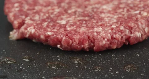 Panfrying a burger patty closeup Stock Footage 146843450