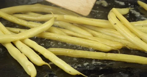 Panfrying yellow string beans closeup Stock Footage 145319571