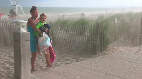 Panic at beach as severe thunder storm rolls in Stock Footage 37127433