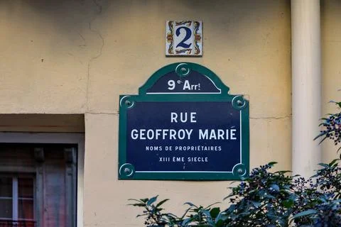 Panneau de nom de rue parisien typique Stock Photos