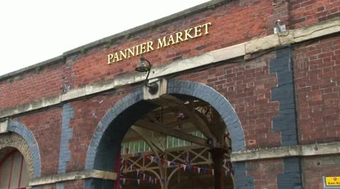 Pannier Market Video stock 18168521