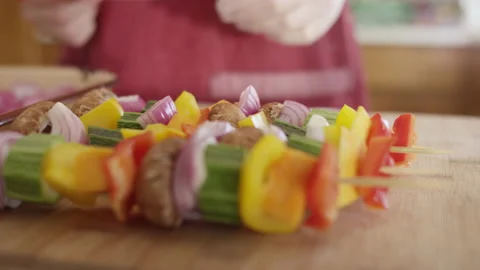 Panning across decadent row of fresh vegetable skewers Stock-Footage 153295645