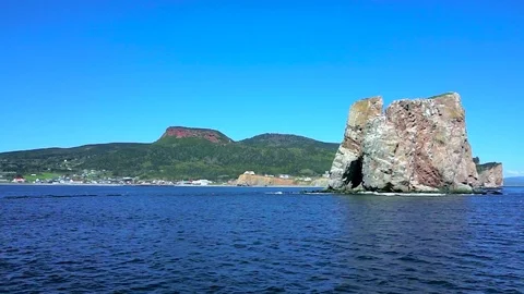Panning around Rocher Perce rock in Gaspe Peninsula Video stock 79602006