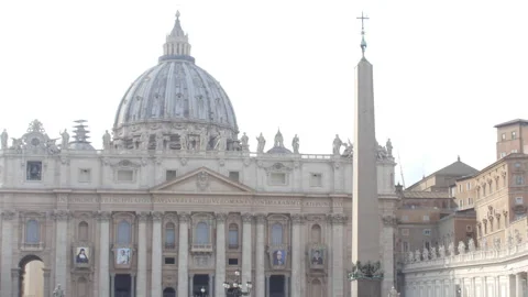 Panning around the Vatican Stockbeeldmateriaal 142051064